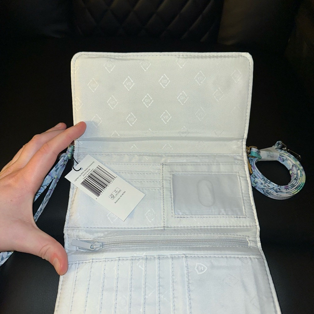 💜 Vera Bradley Wristlet/Crossbody 💜 - Picture 2 of 4